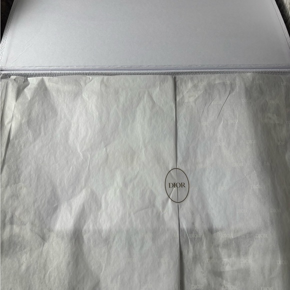 Dior Beauty Platinum gift- train case, head band, hand towel - Picture 5 of 13